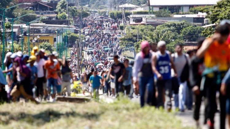 Una caravana migrante de aproximadamente 3 mil personas quiere ingresar al pa&iacute;s