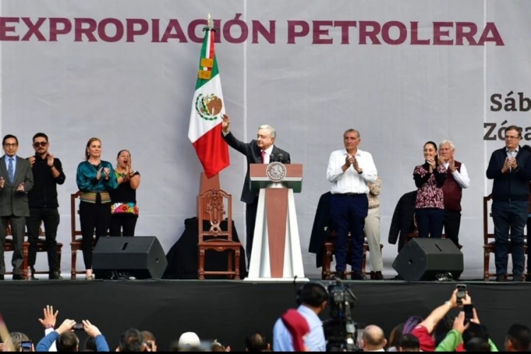 AMLO re&uacute;ne en el Z&oacute;calo a 500 mil personas la tarde del S&aacute;bado en el 85 aniversario de la Expropiaci&oacute;n Petrolera