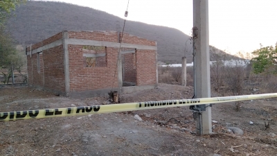 El cuerpo de un hombre asesinado y con huellas de tortura fue abandonado aun lado de la carretera Internacional M&eacute;xico 15
