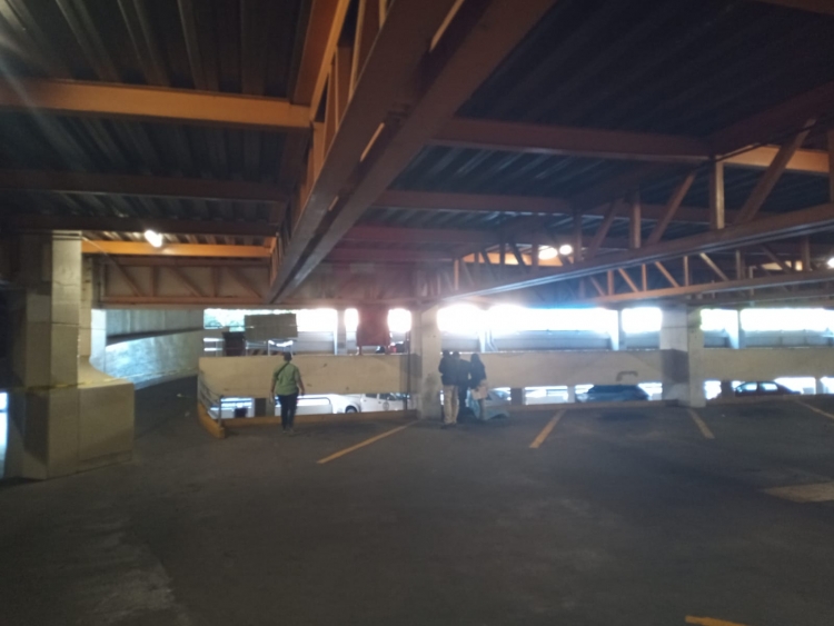 Muere una persona al caer en estacionamiento de supermercado, en Culiac&aacute;n