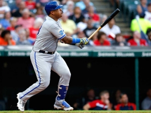 El catcher​ Salvador P&eacute;rez hace historia en Grandes Ligas al conectar 200 jonrones