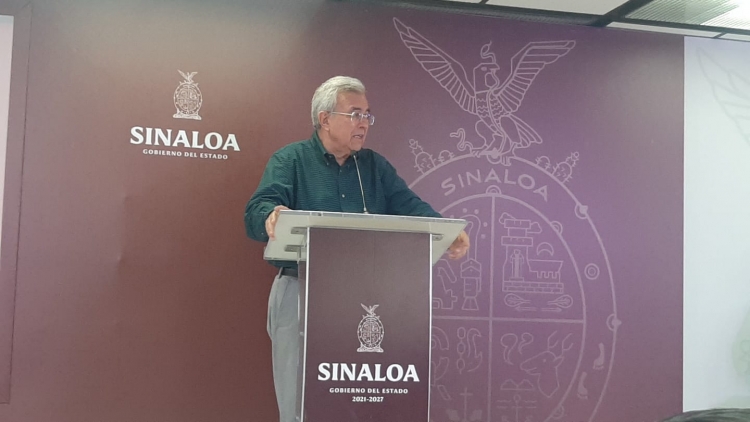 Ordena gobernador a funcionarios retirar demandas contra periodistas