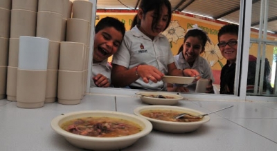 Dejan fuera de presupuesto escuelas de tiempo completo y programas para ni&ntilde;os migrantes y jornaleros