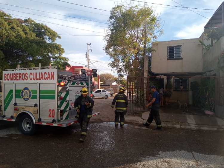 Madre e hija resultan con quemaduras tras explosi&oacute;n en vivienda, en Culiac&aacute;n