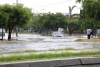 Aguacero vespertino provoca inundaciones y veh&iacute;culos varados en la ciudad