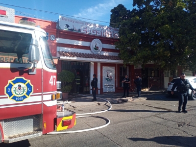 Comensales y trabajadores salen corriendo de incendio en restaurante, en Culiac&aacute;n