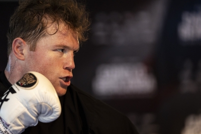 &acute;Canelo&acute; &Aacute;lvarez firm&oacute; con Riyadh Season y su primera pelea en Arabia Saudita