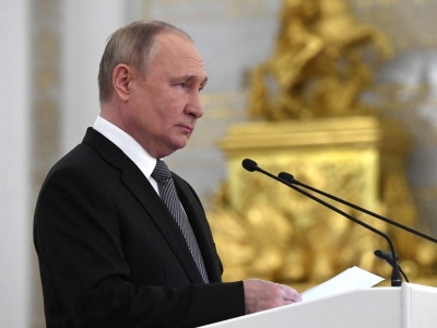 Putin enaltece a soldados rusos y promete reforzar m&aacute;s al Ej&eacute;rcito