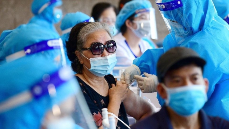 Rezagan vacunaci&oacute;n: 13 estados cuentan con el 69% vacunados