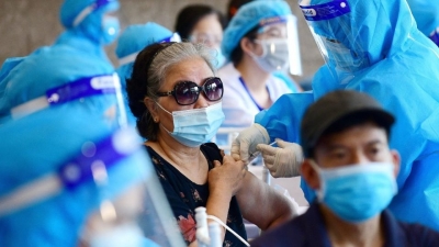 Rezagan vacunaci&oacute;n: 13 estados cuentan con el 69% vacunados