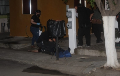 Asesinan a balazos a un hombre en la banqueta de su casa en Villa Bonita en Culiac&aacute;n