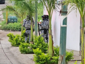 Le disparan y lo detienen porque llevaba un arma de fuego en el fraccionamiento Riberas de Tamazula en Culiac&aacute;n