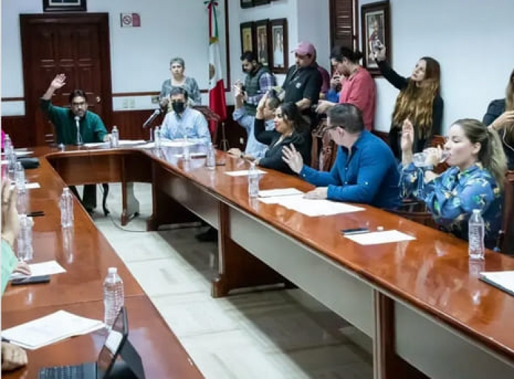 Se olvid&oacute; G&aacute;mez Mend&iacute;vil de las mujeres en la convocatoria a elecci&oacute;n de s&iacute;ndicos