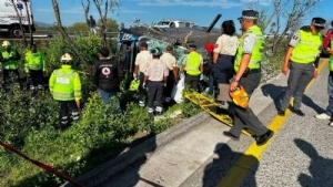Mueren por lo menos 6 personas en la autopista M&eacute;xico - Quer&eacute;taro tras el choque de un autob&uacute;s