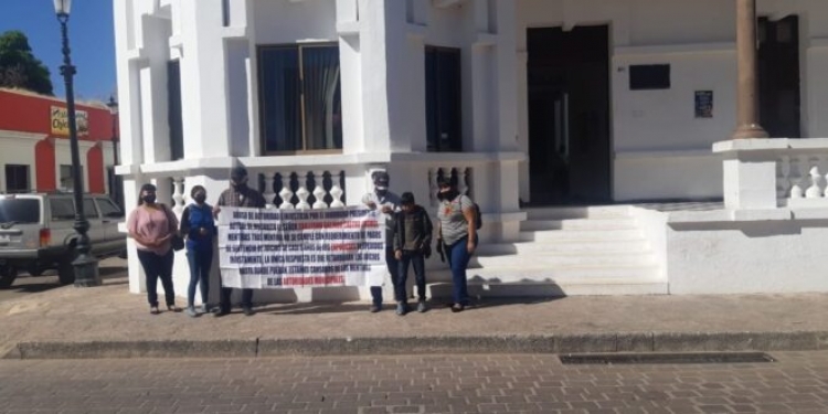 Se manifiestan ex polic&iacute;as en el Segundo Informe del alcalde de Mocorito