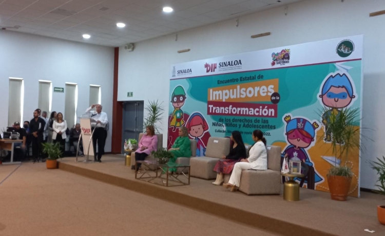 Ni&ntilde;os exponen sus derechos ante gobernador Rocha y directora del DIF