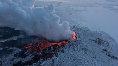 Islandia en alerta por posible erupci&oacute;n volc&aacute;nica; van m&aacute;s de 20 mil sismos en las &uacute;ltimas horas