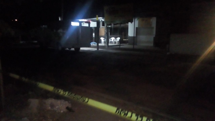 Asesinan a un hombre en su negocio de comida r&aacute;pida en el fraccionamiento Terranova