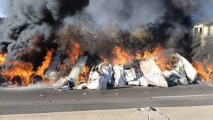 Ch&oacute;fer de tr&aacute;iler muere quemado al incendiarse la unidad que manejaba, sobre la Maxipista Mazatl&aacute;n-Culiac&aacute;n