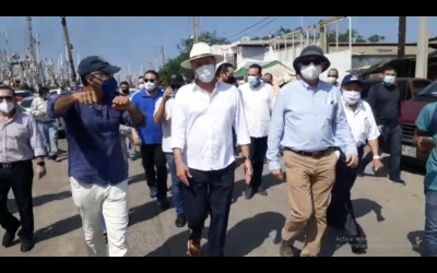 Recorre gobernador del Estado el muelle pesquero
