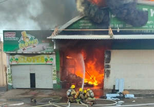 Voraz incendio consume bodega en el Mercado de Abastos de Culiac&aacute;n