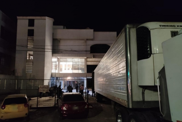 Atrapan a 13 personas robando en bodega del Mercado de Abastos, Culiac&aacute;n