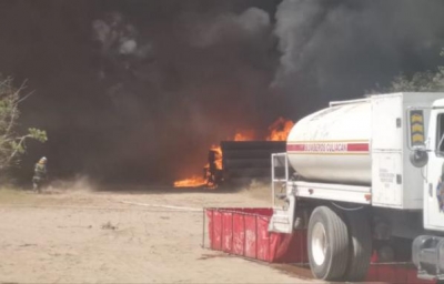 Arrasa voraz incendio f&aacute;brica de pl&aacute;sticos en Bachigualato