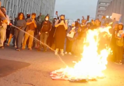 Queman bandera de Estados Unidos y gritan "&iexcl;Que se joda Trump!"; protestas anti-ICE estallan en Los &Aacute;ngeles, California