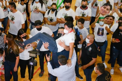 Con gran ovaci&oacute;n recibieron en Sinaloa al medallista de oro de los Paral&iacute;mpicos