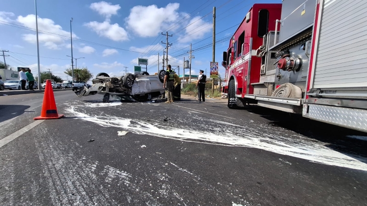 Aparatosa volcadura deja a una persona lesionada, en el Poniente de Culiac&aacute;n