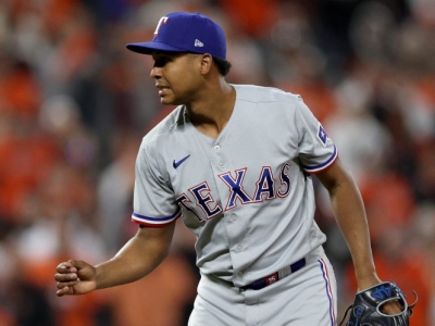 Rangers deja al borde del abismo a Orioles en Grandes Ligas