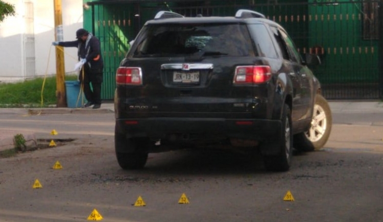 Ejecutan a un hombre a bordo de una camioneta en Culiac&aacute;n