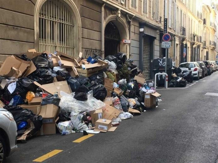Huelga de trabajadores causa crisis de basura en Francia
