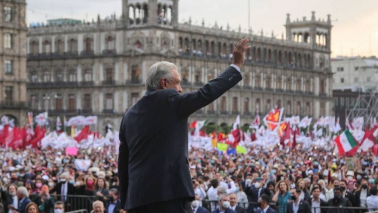 Cuarto informe: L&oacute;pez Obrador soltar&aacute; una "bomba pol&iacute;tica" el 1 de diciembre en el Z&oacute;calo