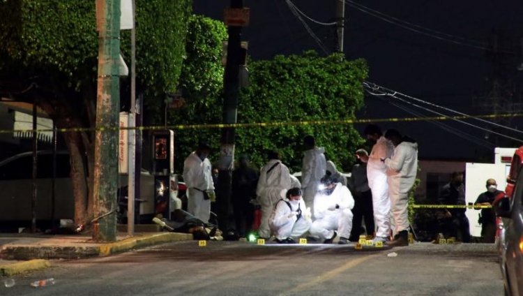 Testigos relatan la cruel masacre en el velorio de Cuernavaca: "Los gatilleros se acercaron hacia sus v&iacute;ctimas para rematarlas"