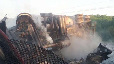 Chocan tr&aacute;iler y cami&oacute;n-cisterna en la autopista Culiac&aacute;n-Mazatl&aacute;n: un muerto