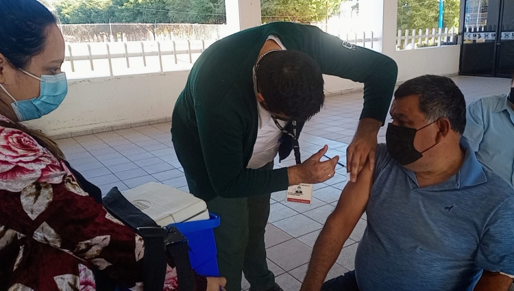Poca afluencia de personas en jornada de vacunaci&oacute;n anticovid hoy