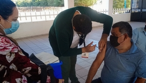 Poca afluencia de personas en jornada de vacunaci&oacute;n anticovid hoy