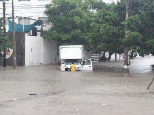 El hurac&aacute;n &acute;Nora&acute; causa inundaciones en Mazatl&aacute;n