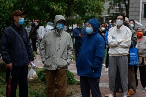 OMS dice que el COVID-19 podr&iacute;a mutar en algo m&aacute;s peligroso, mantiene la pandemia