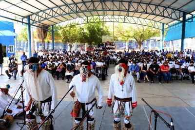 Ind&iacute;genas yoremes llevan su m&uacute;sica y danza al FIUC 2022