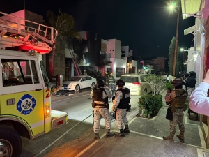Mujer de la tercera edad resulta intoxicada en casa incendiada por sicarios, en Residencial Alameda