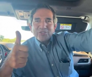 "Estamos muy agusto": ahora empresarios y pol&iacute;ticos, como Cu&eacute;n, replican video de apoyo a Ad&aacute;n Augusto