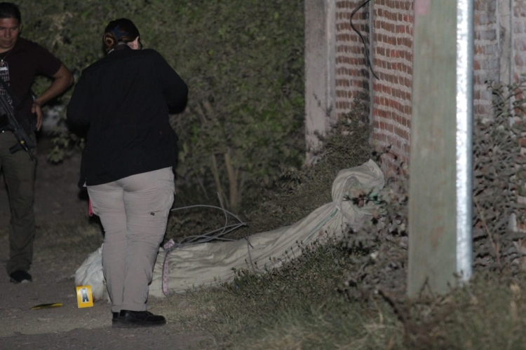 Abandonan cad&aacute;ver encobijado en la colonia Pemex, de Culiac&aacute;n