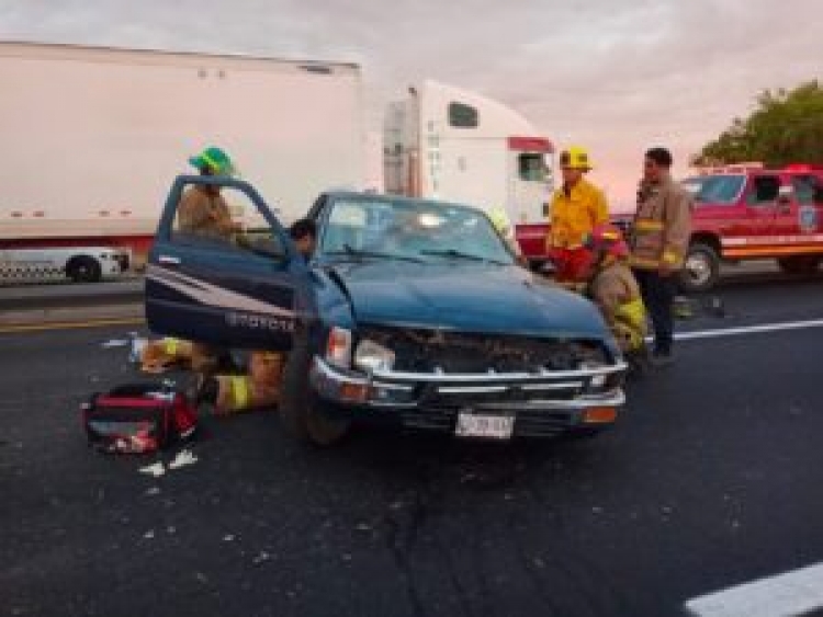 Seis heridos en choque por la autopista Benito Ju&aacute;rez, en Salvador Alvarado