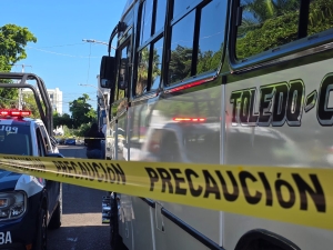 Balean a un chofer de cami&oacute;n urbano en Culiac&aacute;n, en el Blvd. Pedro Infante; recibe tres impactos en el abdomen