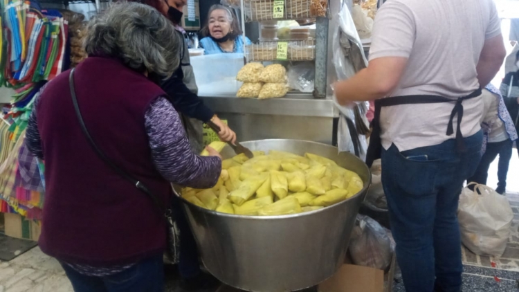 &iexcl;D&iacute;a de la Candelaria! 10 mil tamales, la meta a vender para Aurora hoy