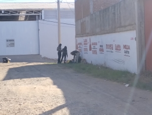Cubierto con una s&aacute;bana y esposado, hallan a un hombre muerto en la Real de Minas, en Culiac&aacute;n