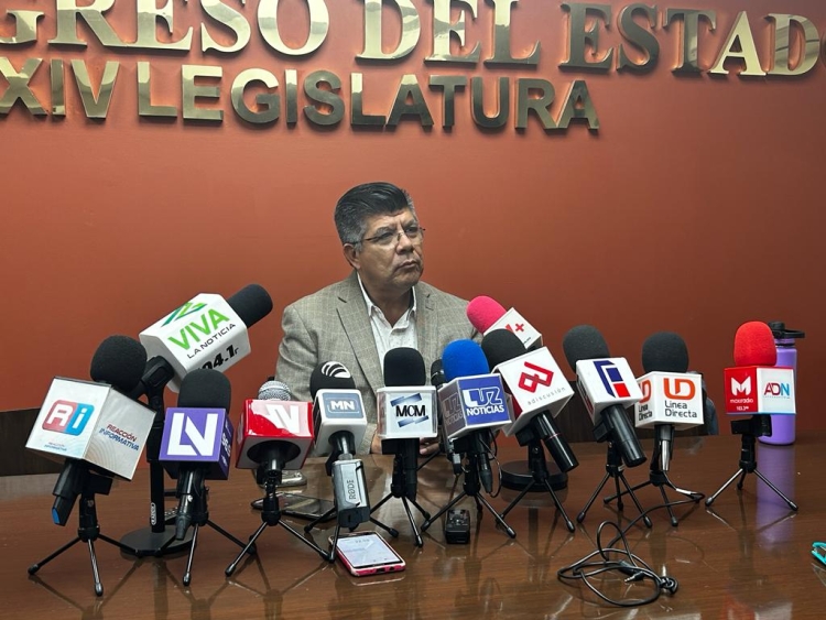 Uniforme neutro a&uacute;n no est&aacute; considerado en Comit&eacute; de &Uacute;tiles y Uniformes Escolares