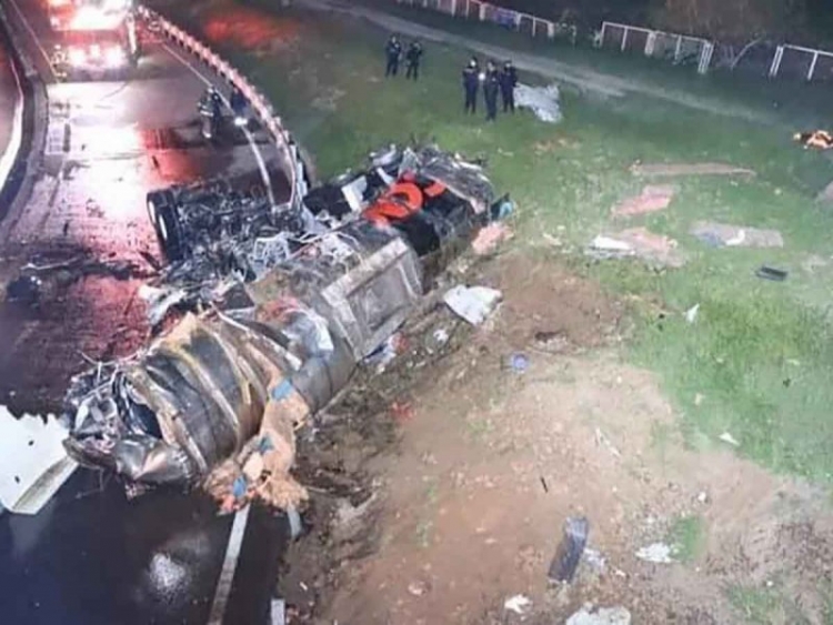 Arde pipa con jarabe tras volcadura en la M&eacute;xico-Quer&eacute;taro; reportan un fallecido